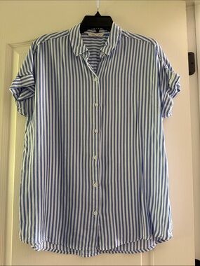beachlunchlounge Blue and White Striped Short-Sleeve Button-Down Shirt